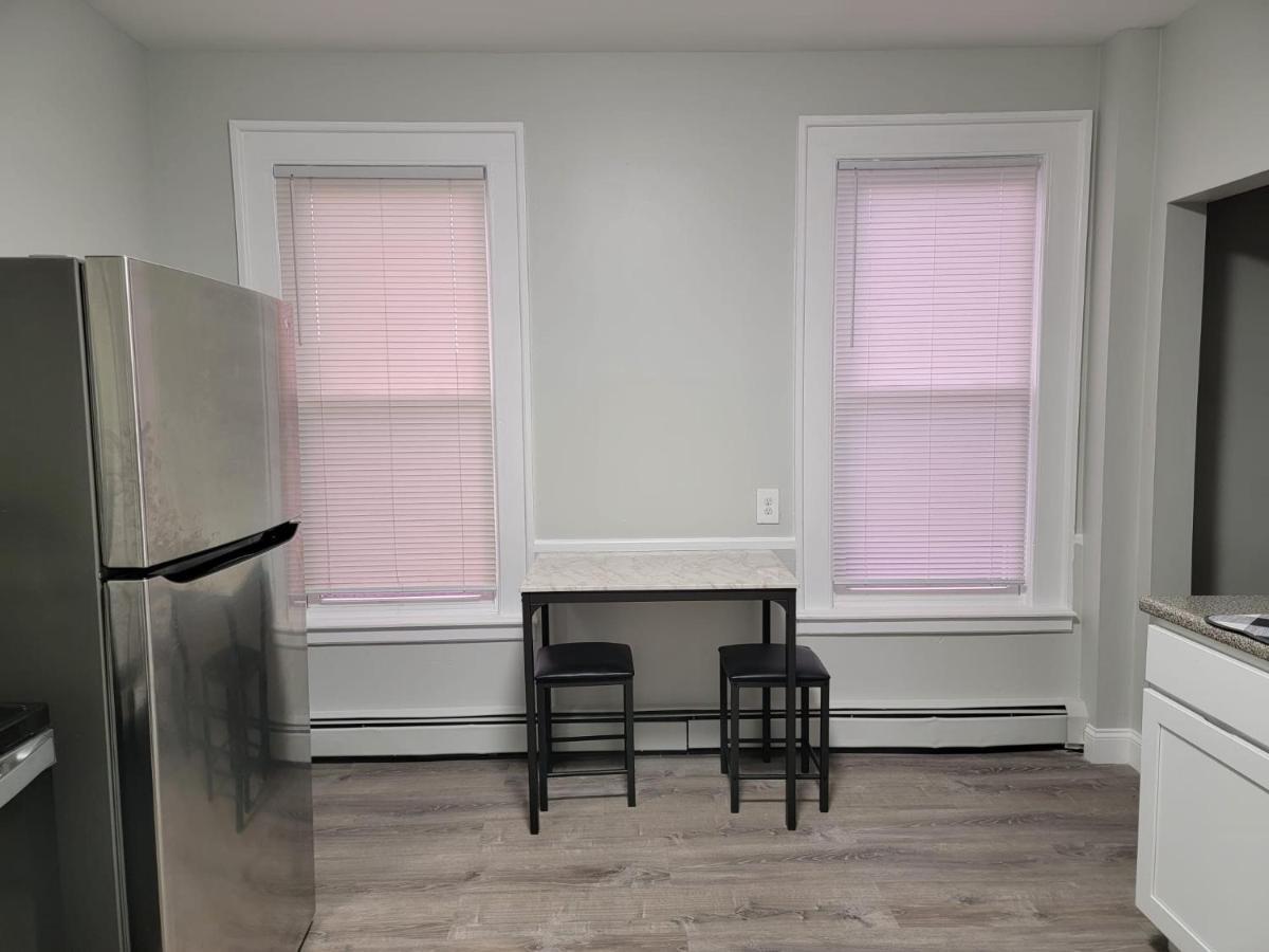 Room For Rent In Apartment Hartford Exterior photo